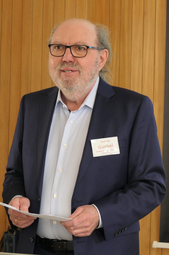 Ludwig Gunkel eröffnet den Runden Tisch Konfliktkultur